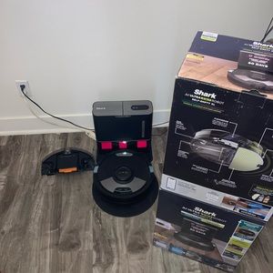 This is the Shark Robot AI ULTRA 2-in-1 Robot/Self Empty/ XL